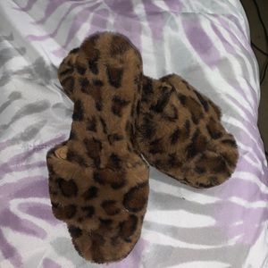 No Brand , Size : 6 , Color : Brown and Black .